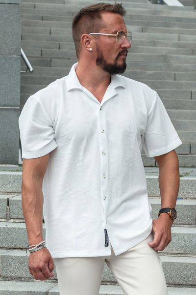 Structured white short-sleeve collared shirt Structured white short-sleeve collared shirt